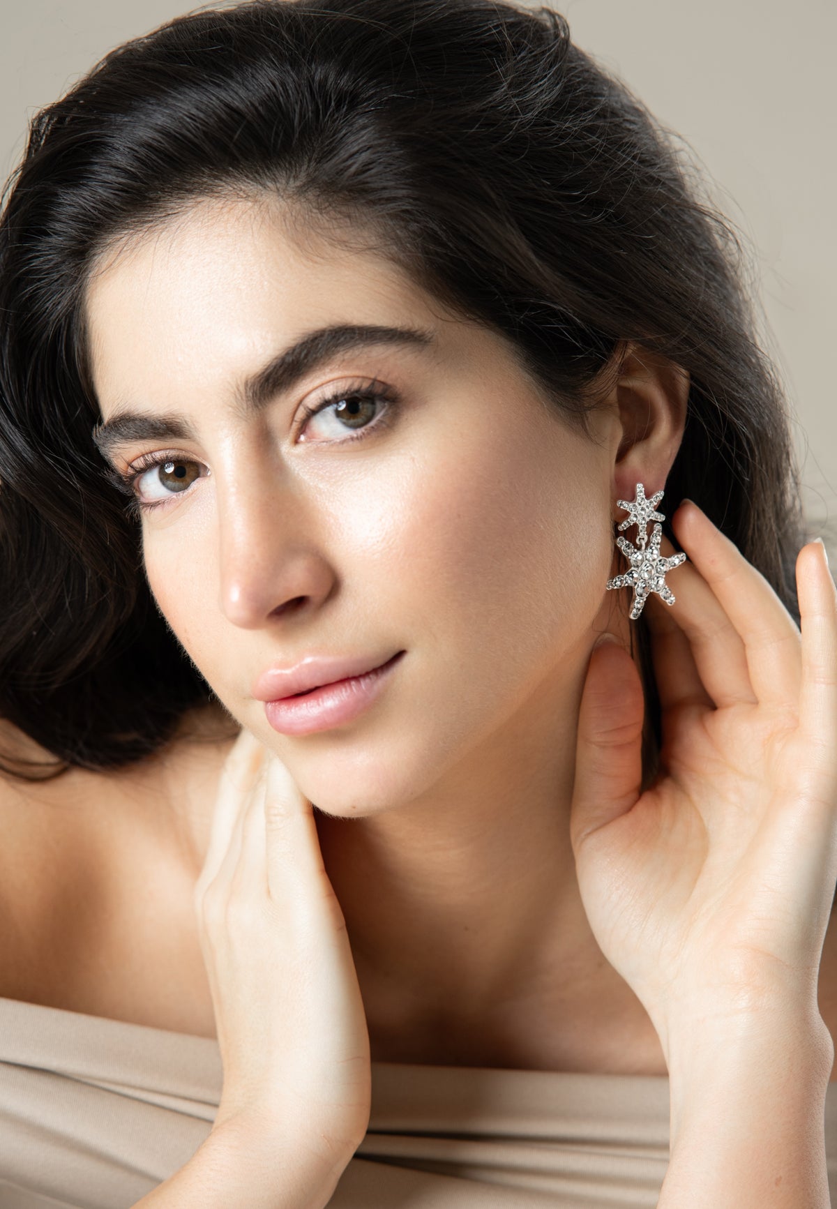 "Stella" - Versilberte Stern-Ohrringe mit funkelnden Kristallen