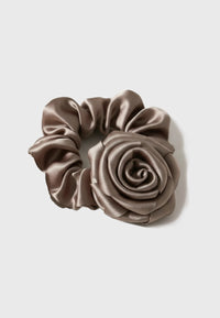 Amaretto - Satin scrunchie with zipper in cream