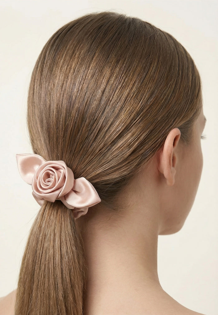 Amaretto - Satin scrunchie with zipper in cream