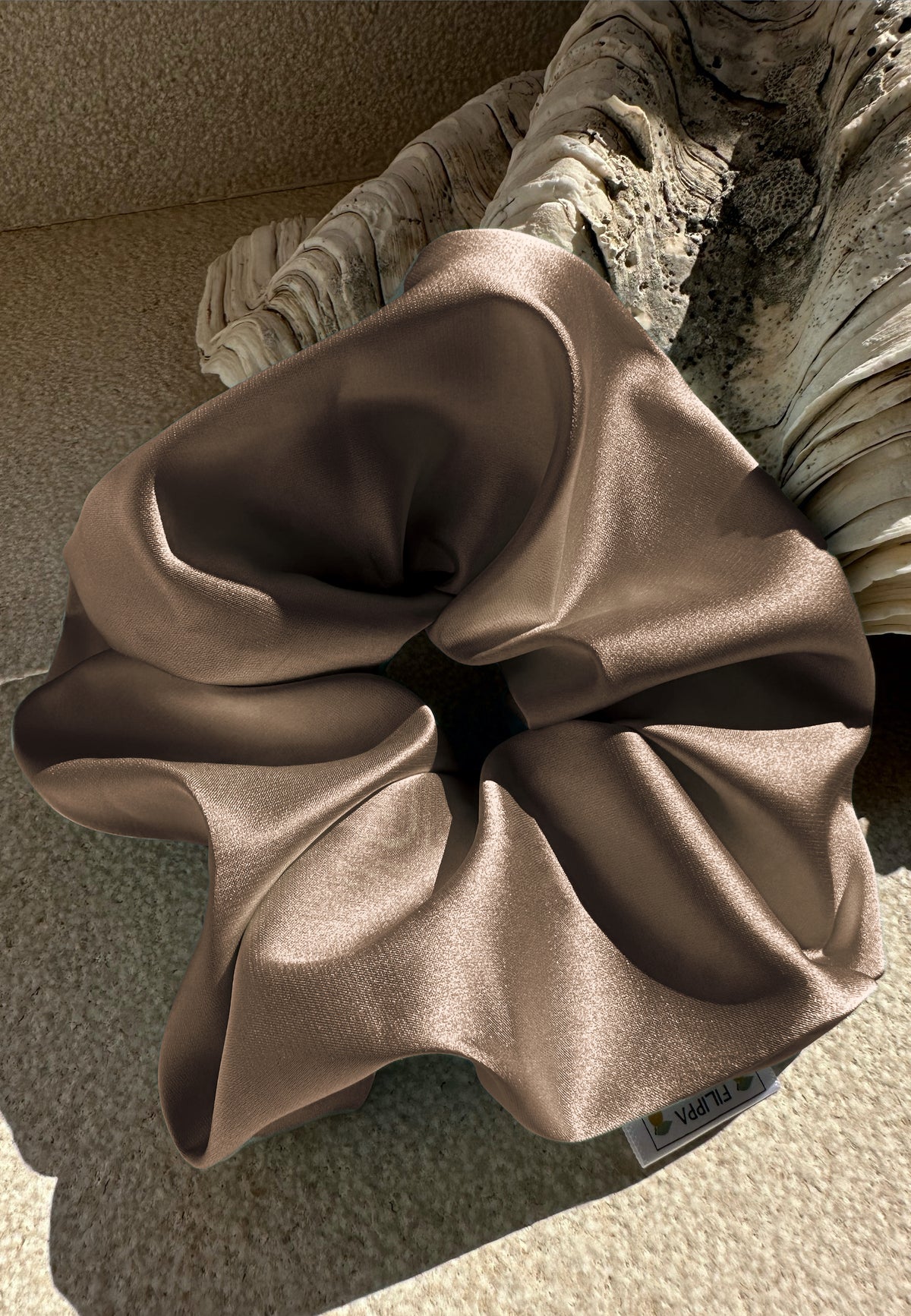 Amaretto - Satin scrunchie with zipper in macchiato