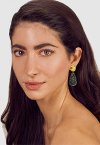 Drama alla Scala - Elegant gold ear clips made of crystals