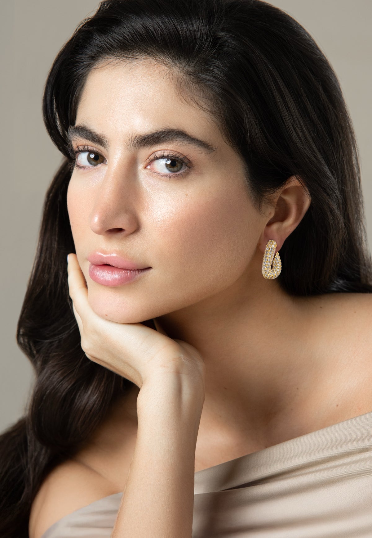 Sparkling GIGI - Edel vergoldete Kristall Creolen mit Twist