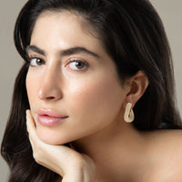 Sparkling GIGI - Edel vergoldete Kristall Creolen mit Twist