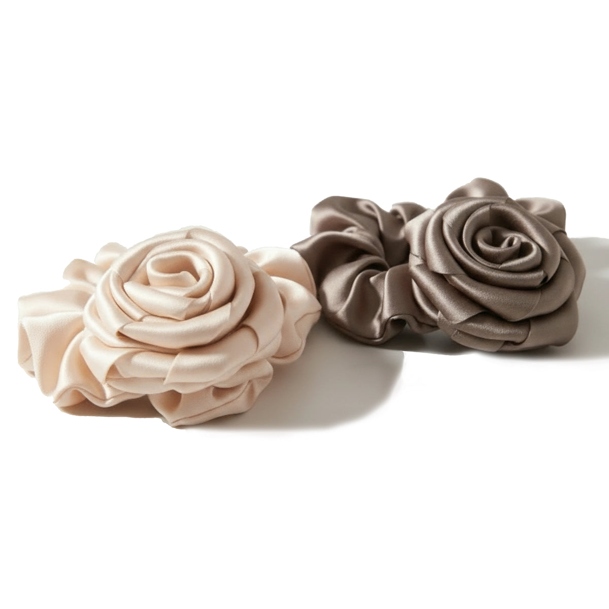 Amaretto - Satin scrunchie with zipper in cream