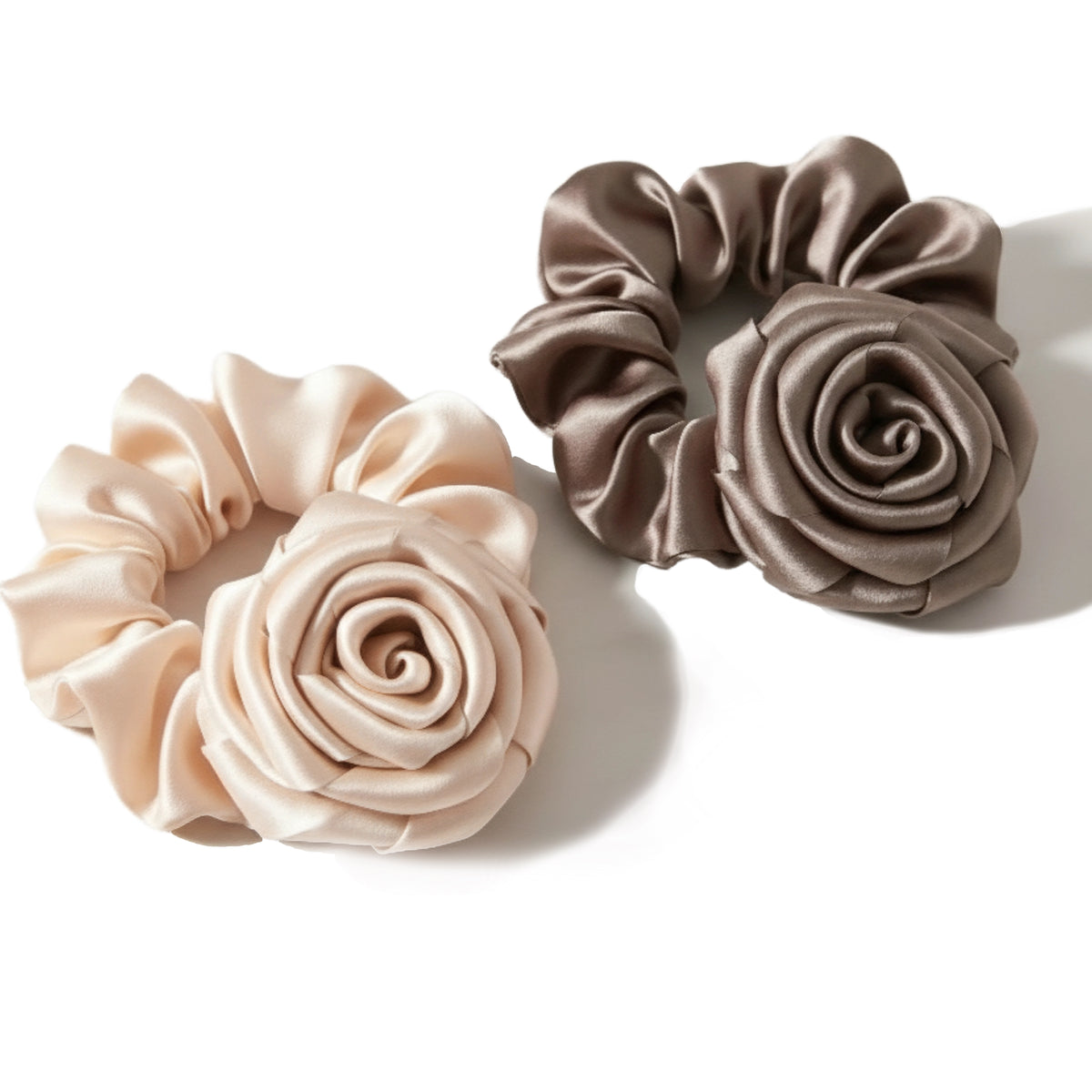 Amaretto - Satin scrunchie with zipper in cream