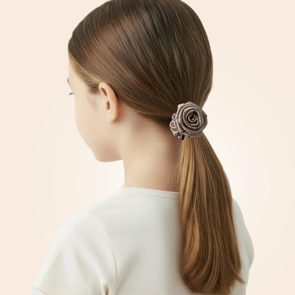 Amaretto - Satin scrunchie with zipper in cream