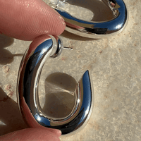 GIGI - Versilberte Creolen mit modernem Twist - Filippa Firenze