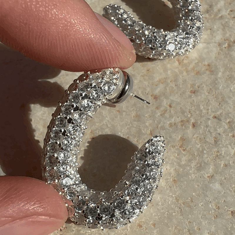 Sparkling GIGI - Edel versilberte Kristall Creolen mit Twist - Filippa Firenze